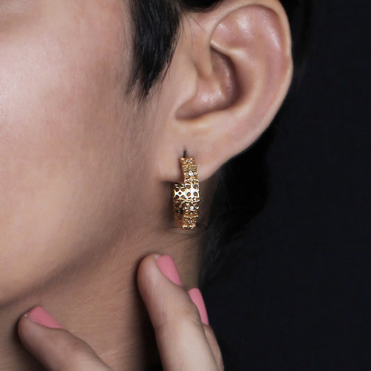 Signature White Diamond 0.10ct 5.10mm Hoop Earring in 18K Gold