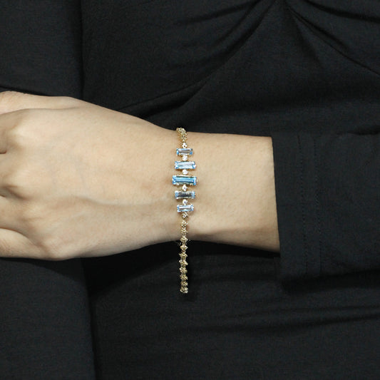 Luxury Aurora Swiss Blue Topaz and 0.15ct Diamond Bracelet in 18K Gold
