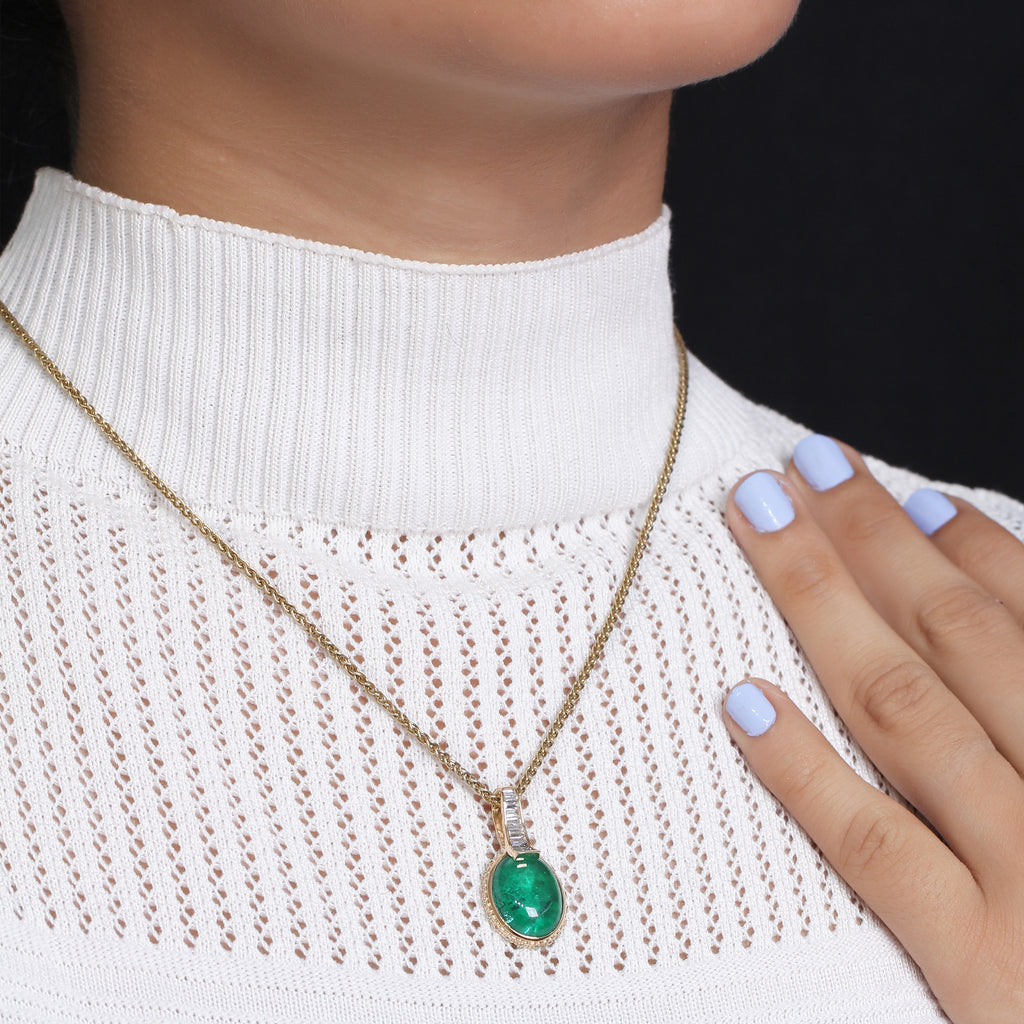 Luxury Emerald 9.65ct and Diamond 0.55ct Pendant in 18K Gold