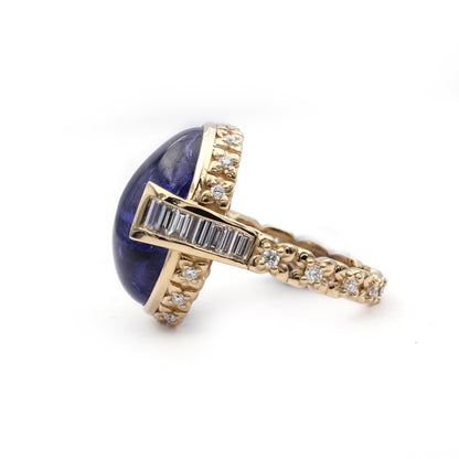 Luxury Tanzanite 29.1ct and Diamond 1.30ct Ring in 18K Gold